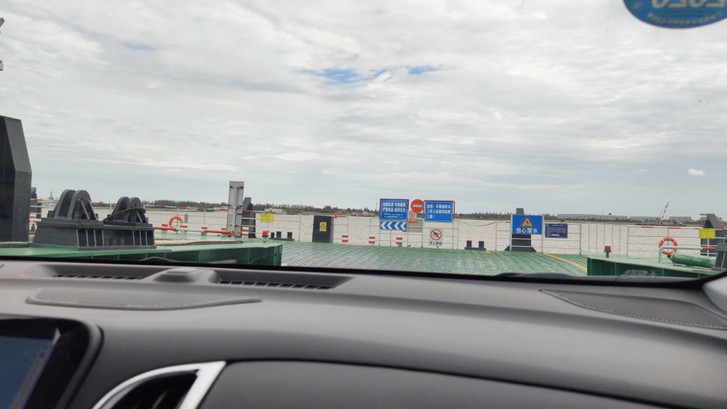 准备登上长兴岛-横沙岛轮渡